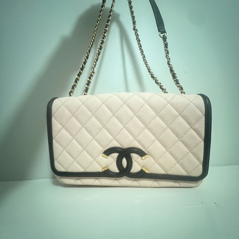 CC Filigree Flap bag in light beige/pink caviar leather with a black trim